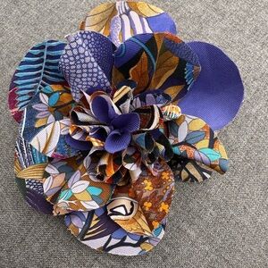 Authentic Hermes 2007 Aline Honore Blue Silk La Fleur Au Couer de la Vie Corsage